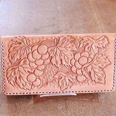 手作りレザーの長財布(葡萄)　YS04