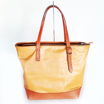 やわらかレザーのトートバッグ(キャメル系)　YZ07