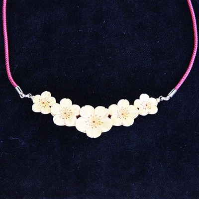 つげ細工 ネックレス(桜)　約7.5cm×2cm