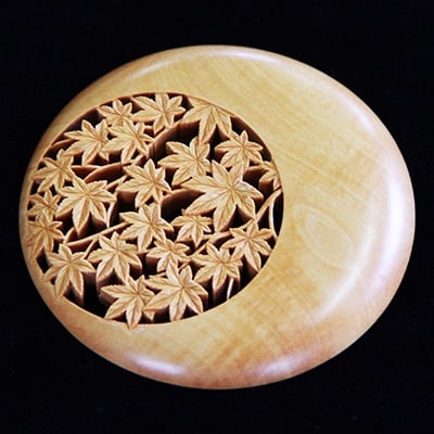 つげ細工 ブローチ(月にもみじ)　約8cm