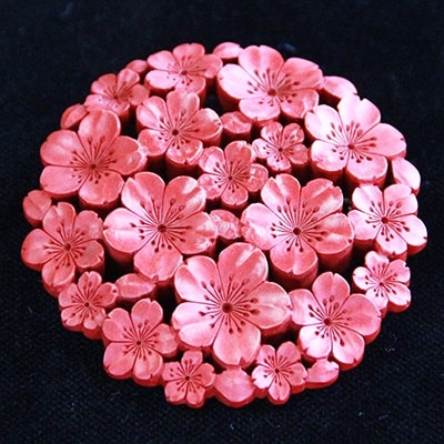 つげ細工 ブローチ(桜/拭き漆仕上げ)　約5.5cm