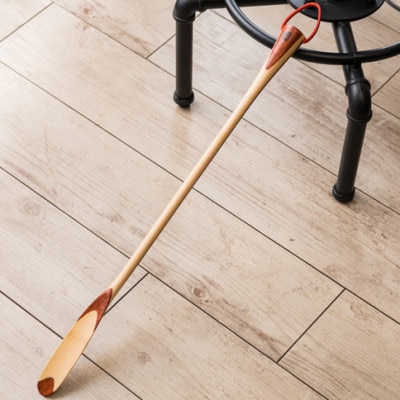 〈職人の手づくり〉竹×カリン製の靴べら(1本)　AZ06