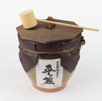 黒麹平蔵 甕壺入り 1800ml 25度 お酒 アルコール 飲料 飲み物 国産 芋焼酎 晩酌 宅呑み 家飲み 家呑み 上品 マイルド ご褒美 お祝い 記念日 地酒 おすすめ ギフト 贈り物 贈答 プレゼント おもてなし お取り寄せ グルメ おすそ分け 宮崎県 日南市 送料無料_EB16-25