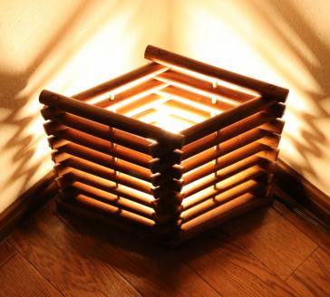 ラタン製照明フロアランプ『ロンバス』<橋之口籐工芸工房>