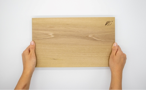 銘木屋のカッティングボード　朴　<ひなもり銘木>