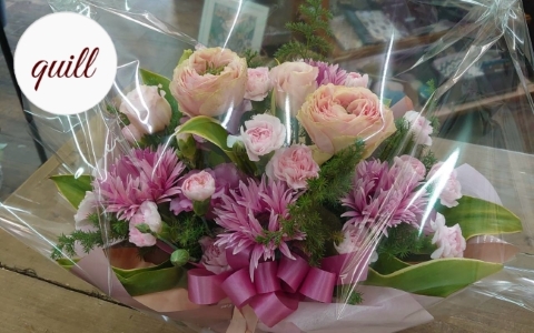 季節のフラワーアレンジメントL　（高さ35～40cm×幅30～40cm）