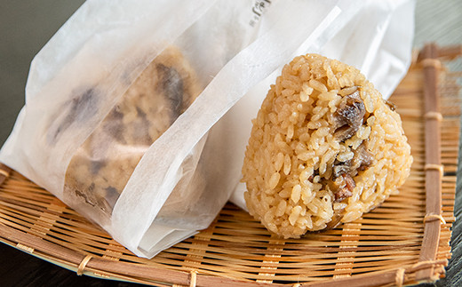 『あかのや』鶏めしのおにぎりセット　90ｇ×16個＜1-20＞ご飯 米 おむすび 惣菜 鶏肉 宮崎県西都市