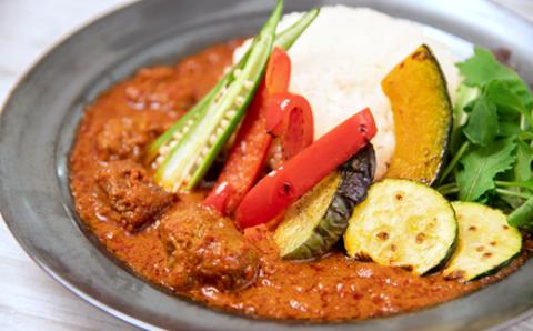 『南国赤いカレー』180ｇ×5箱　黒毛和牛牛すじ肉・特産カラーピーマン使用〈1-262〉