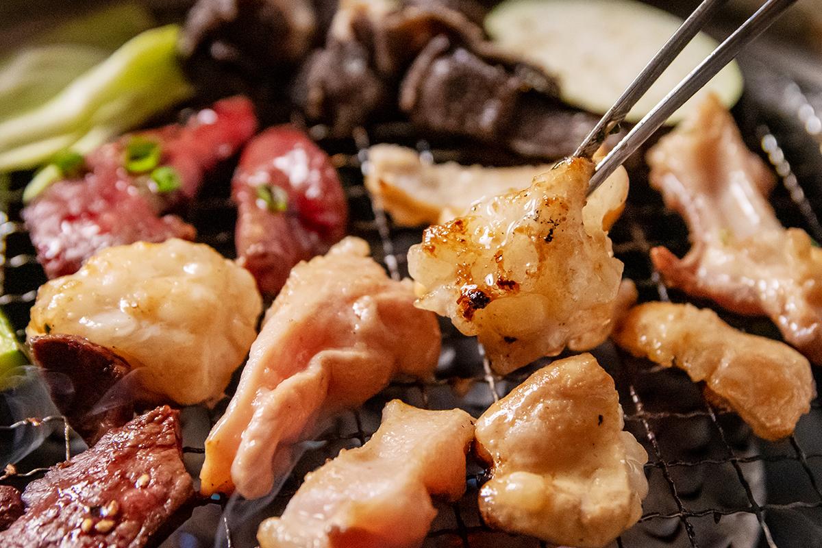 訳あり牛ホルモン1.2㎏ 小分け200g×6 国産 ホルモン もつ鍋 焼肉用 国産牛 牛モツ コラーゲン＜1-300＞