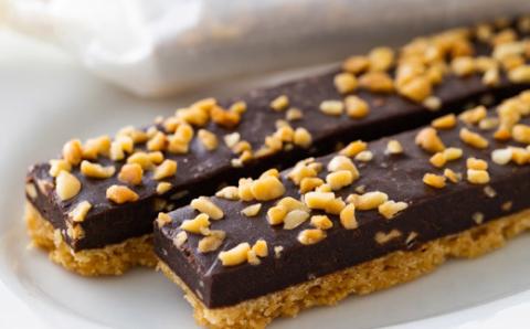 ふーちゃんの『ピーナツ生チョコバー』(10本)  ケーキハウスくるみの里のお菓子・洋菓子セット 贈答にピッタリな化粧箱入りの焼き菓子 TF0453-P00010