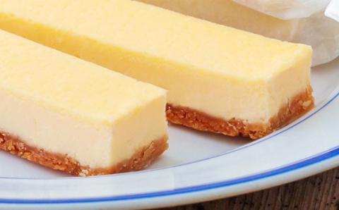 《金賞受賞》ふーちゃんの『チーズバー』(10本) ケーキハウスくるみの里のお菓子・洋菓子10個セット 贈答にピッタリな化粧箱入りの焼き菓子 [『返礼品特集20000円以下』-宮崎県高原町]  TF0331-P00010