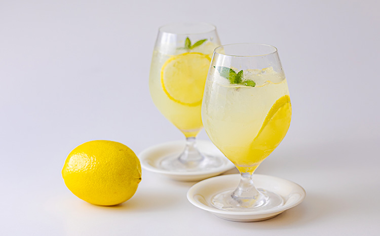 《ビタミンCが豊富!》レモンの生搾り果汁 200ml×1Ｐ 香酸柑橘 [保存料不使用 濃縮還元なし 非加熱製法 ] TF0870-P00074