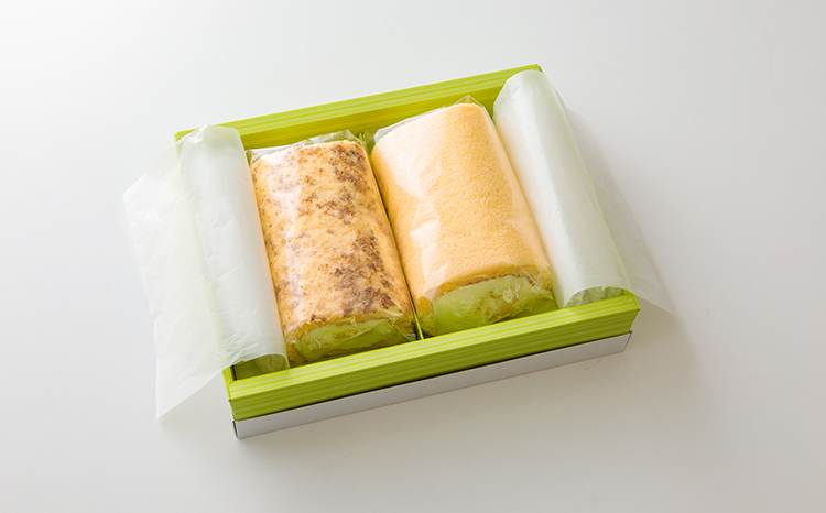 【食品流通構造改善促進機構《会長賞受賞》】くるみの里人気ロールケーキ2種詰め合わせセット 白桃・黄桃・パイナップル入りのフルーティーな生クリームロールとクルミのロール [スイーツ デザート 洋菓子 お菓子] TF0404-P00010