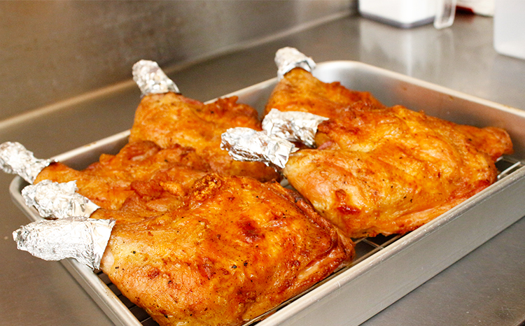 宮崎県 九州産若鶏のごて焼き 訳アリ10本セット 炭火でじっくり焼き上げた能勢家で受け継がれるこだわりの味付け 秘伝 冷蔵 高原の恵み 骨付きもも肉 モモ焼き チキンTF520-P00016