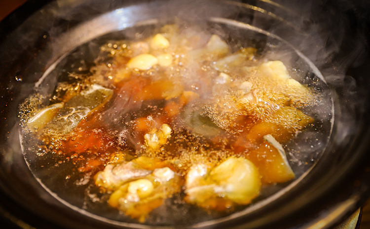 ANA限定 《奥霧島 極楽温泉謹製》すっぽん鍋セット(2～３人前) 国産すっぽん肉の旨味が溶けだす特製スープ 締めまで美味しい ご贈答やギフトにおすすめ送料無料 故郷納税 67000円 6万円台  　 TF0807-P00018