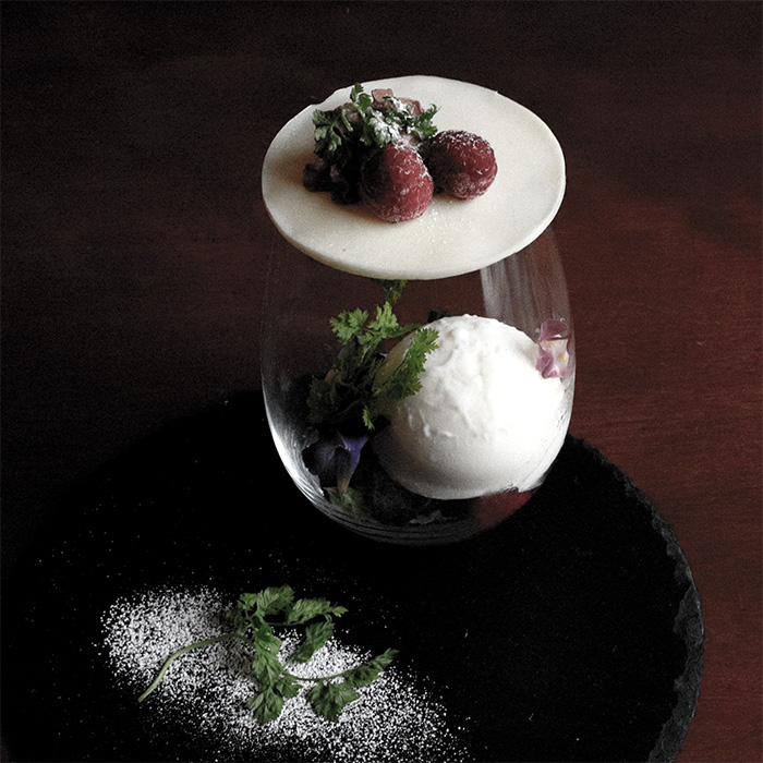 高原アイスクリーム研究所 搾りたてミルク 10L (2L×5ケース) 大容量バット入り 牛乳の美味しさ 宮崎県グルメコンテスト2連覇 冷凍 スイーツ お菓子 デザート デコレーションTF0593-P00023