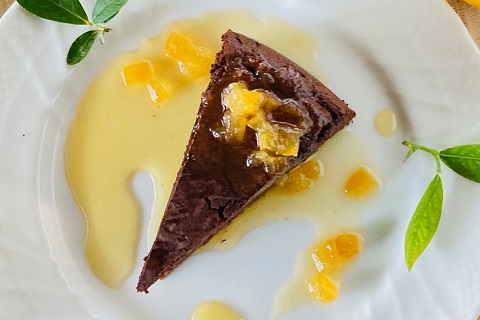 21-31_白砂糖＆乳製品不使用ガトーショコラ フルーツソース添え＜4個入り＞