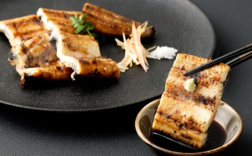 ＜職人手焼き九州産うなぎ 白焼き1尾（2切れ）計130g前後＞翌月末迄に順次出荷