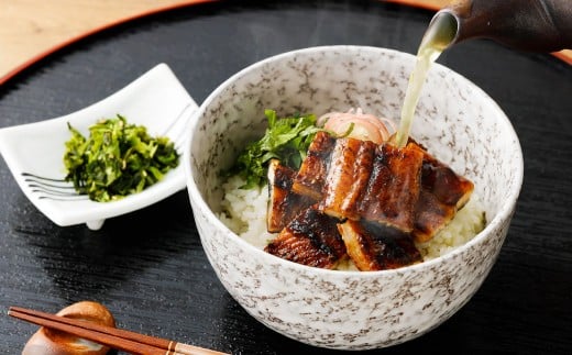 ＜職人手焼き九州産うなぎ 蒲焼き1尾（2切れ）計130g前後＞翌月末迄に順次出荷