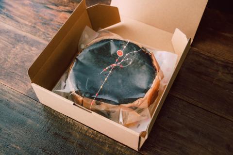 地元Cafe特製＜バスクチーズケーキ＞手作りスイーツ【C280】