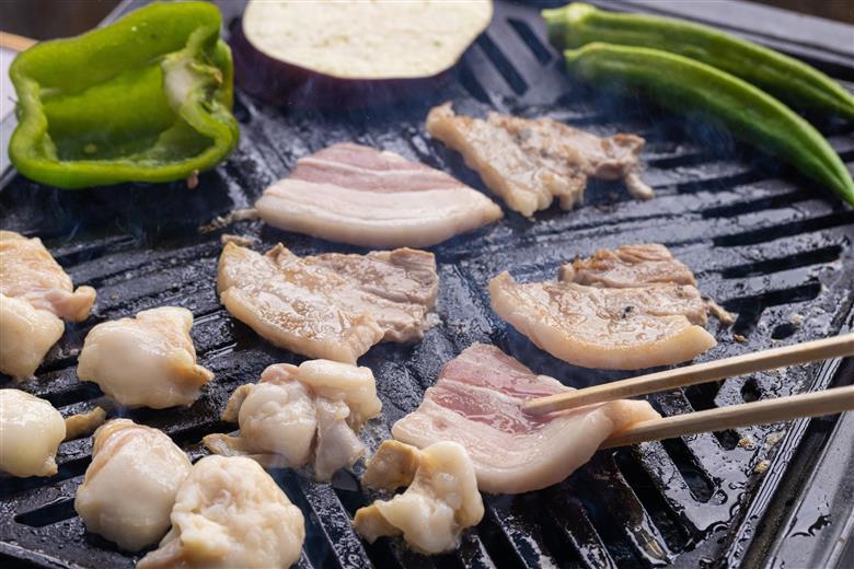 豚肉 小分け バラ 焼肉用 300g×6 計1.8kg [甲斐精肉店 宮崎県 美郷町 31as0095] 冷凍 宮崎県産 バーベキュー BBQ キャンプ 調理 料理 真空包装