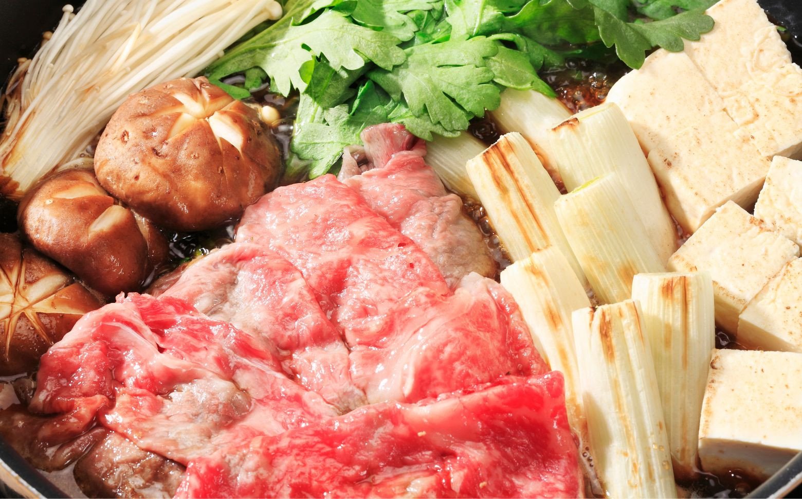 宮崎県産黒毛和牛A4等級以上 高千穂牛肩ローススライス 500ｇ|  すき焼き しゃぶしゃぶ すきしゃぶ 鍋 牛肉 肉 お肉 精肉 国産 国産牛 ブランド牛 和牛 A4 2人分 3人分 薄切り 贈答 贈り物 ギフト グルメ お取り寄せ |_Tk002-065