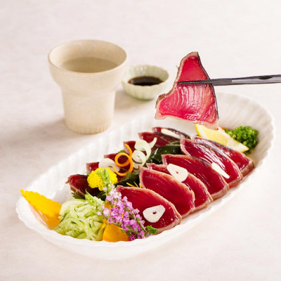 1本釣り血合抜き炭焼鰹たたき1.2kg 2種類のタレ付 　A3-123【配送不可地域：離島】