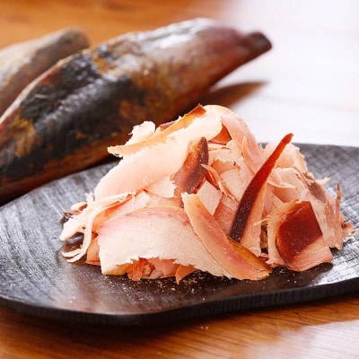 枕崎産鰹節(本枯節・新さつま節)1kg ＆ 鰹節削り器 B3-83【配送不可地域：離島】