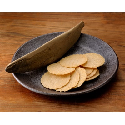 【父の日】薩摩海鮮かつおせんべい かつ市ギフト缶 2枚×36袋 (合計72枚入) A3-241F【配送不可地域：離島】