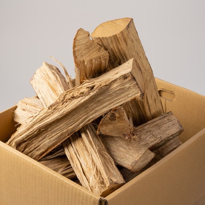 鹿児島県産乾燥薪　樫カシ約25キロ×6箱 F7-1 【複数個口で配送】【配送不可地域：離島】