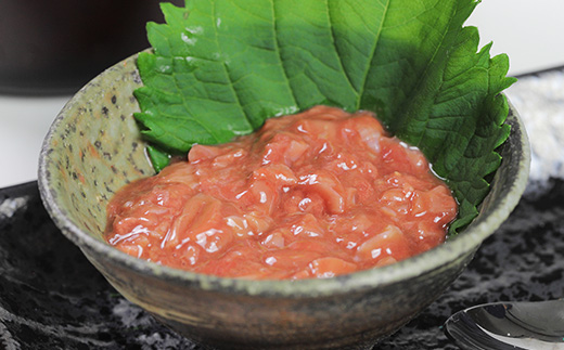 【枕崎港の かつお塩辛】業務用一升瓶入り 2.1kg富士一水産 本場の味 珍味 鰹家 B4-9【配送不可地域：離島】