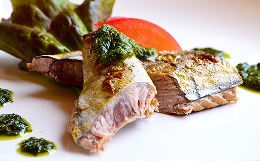 枕崎産 かつおの腹皮 250g×10パック A3-49【配送不可地域：離島】