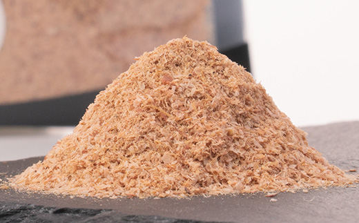 【枕崎産本枯節使用】かつおかれぶし 削りぶし 粉末 【粉雪】老舗鰹節店カネモかつお節 A6-43【配送不可地域：離島】