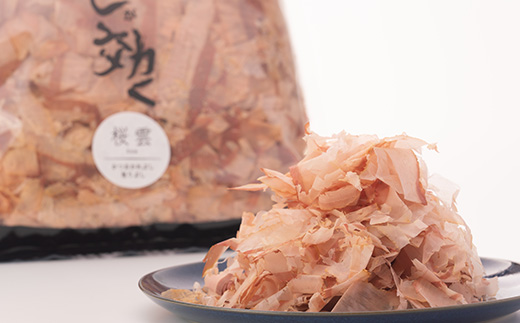 枕崎産 本枯れ節使用 産地直送 花かつお【桜雲】「だしが効く」本場の削り節 合計1Kg B3-25【配送不可地域：離島】