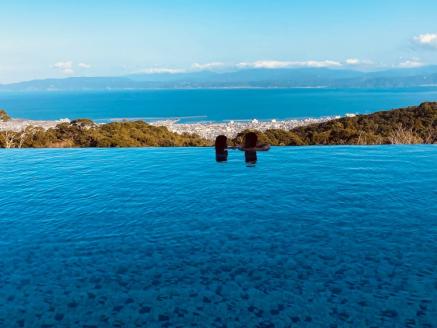 ＜1泊2食付きペア宿泊券＞別邸 天降る丘 薩摩フレンチプラン(天降る丘/270-1161)