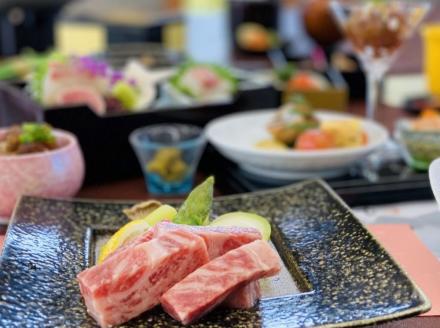 ＜1泊2食付きペア宿泊券＞指宿ロイヤルホテル 薩摩黒毛和牛ステーキ会席プラン(指宿ロイヤルホテル/220-1162) 宿泊 ホテル 旅 旅行 いぶすき 鹿児島 ステーキ 食事付