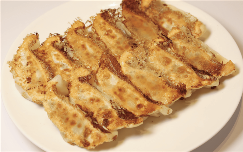 【鹿児島ラーメン王2017・2019王者】TAKETORAの黒豚餃子 18個入×3P(TAKETORA/IB104-002) 餃子 ぎょうざ ギョーザ ぎょーざ ラーメン ラーメン王 鹿児島 黒豚 黒豚餃子 オリジナル 国産 冷凍 冷凍餃子 国産豚肉 国産 簡単 お手軽 おかず おつまみ 夕飯 晩ごはん 惣菜 総菜 そうざい 弁当 業務用 特製 中華 焼き餃子 ラーメン屋 生餃子 タケトラ たけとら