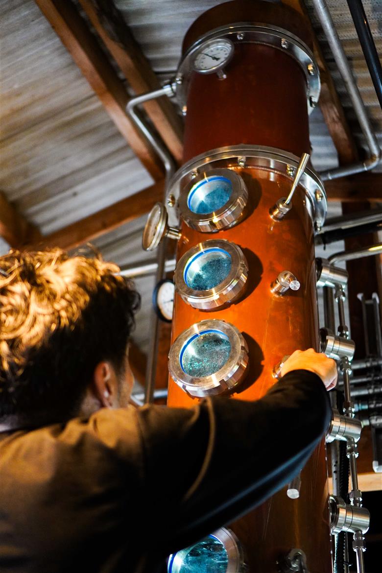 ACOU RUM Silver 700ml スピリッツ 40度 (ACOU SPIRITS/013-2057) 鹿児島県 指宿産 国産 ラム酒 ラム カクテル モヒート スピリッツ お酒 アルコール 蒸留所 サトウキビ 本格 こだわり アコウ