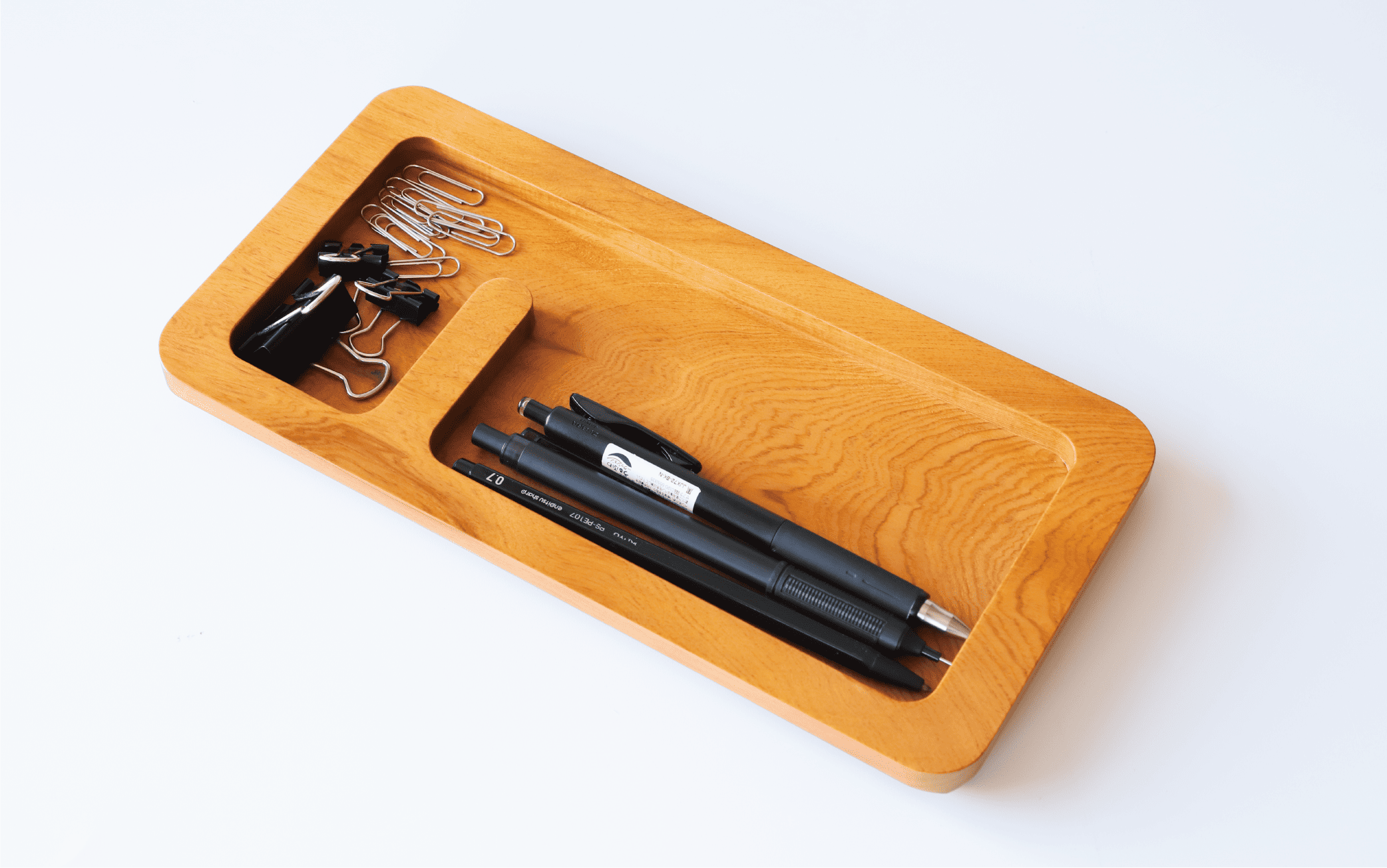 【屋久杉で創った】ペン皿(高橋工芸/015-1875) 工芸品 ペン立て ペン ぺんたて 小物入れ トレー 文房具 屋久杉 杉 木 木工 木材 インテリア 装飾 家 机 整理 収納 オリジナル 一点もの 手づくり てづくり 手作り 木目 手作業 職人 工芸 鹿児島 自然遺産