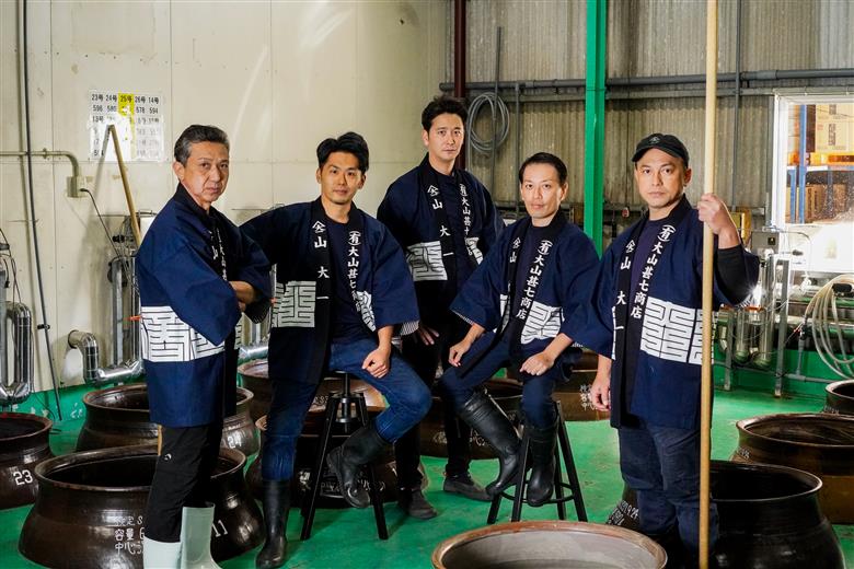 イヨシコーラ酎1800ml(大山甚七商店/015-1950) チューハイ 酎ハイ クラフトコーラ 伊良コーラ 焼酎 芋 鹿児島 芋焼酎 お酒 地酒 ギフト プレゼント 贈り物 お酒好き 誕生日