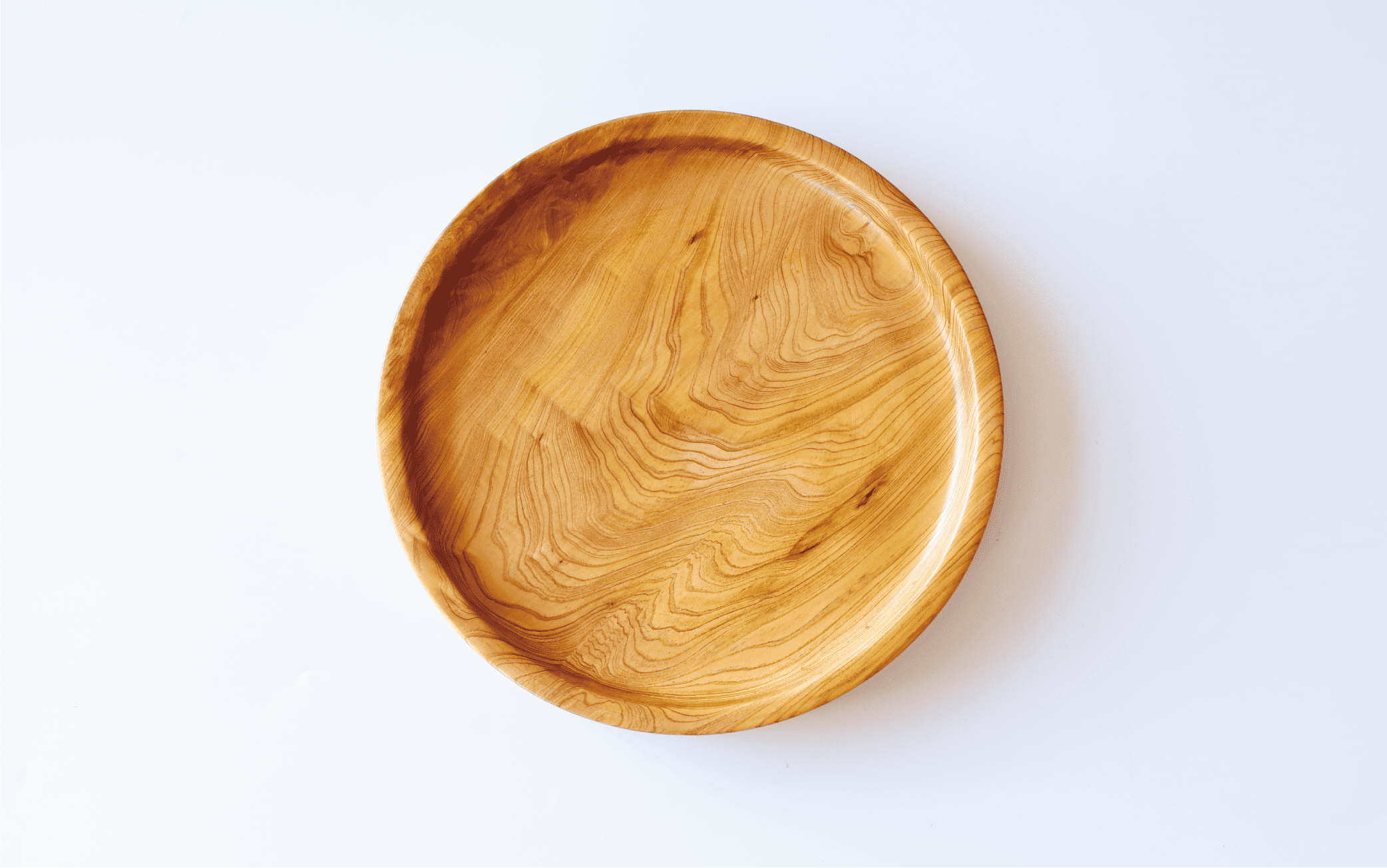 【屋久杉で創った】丸盆(直径24cm)(高橋工芸/029-1873) 工芸品 お盆 おぼん トレー キッチン 食卓 おしゃれ シンプル シック 屋久杉 杉 木 木工 木材 インテリア 装飾 家 リビング オリジナル 一点もの 手づくり てづくり 手作り 木目 手作業 職人 工芸 鹿児島 自然遺産