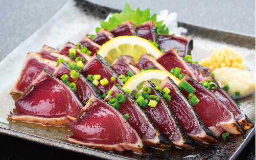 カツオ炭焼タタキとごちそうさつま揚げセット(岡村商店/A-365) 鹿児島 魚 魚介 魚介類 海鮮 カツオ 鰹 カツオのたたき たたき タタキ 刺身 さつま揚げ さつまあげ 薩摩揚げ 練り物 すり身 詰合せ 惣菜 天ぷら おかず おつまみ セット 冷凍 国産 指宿市