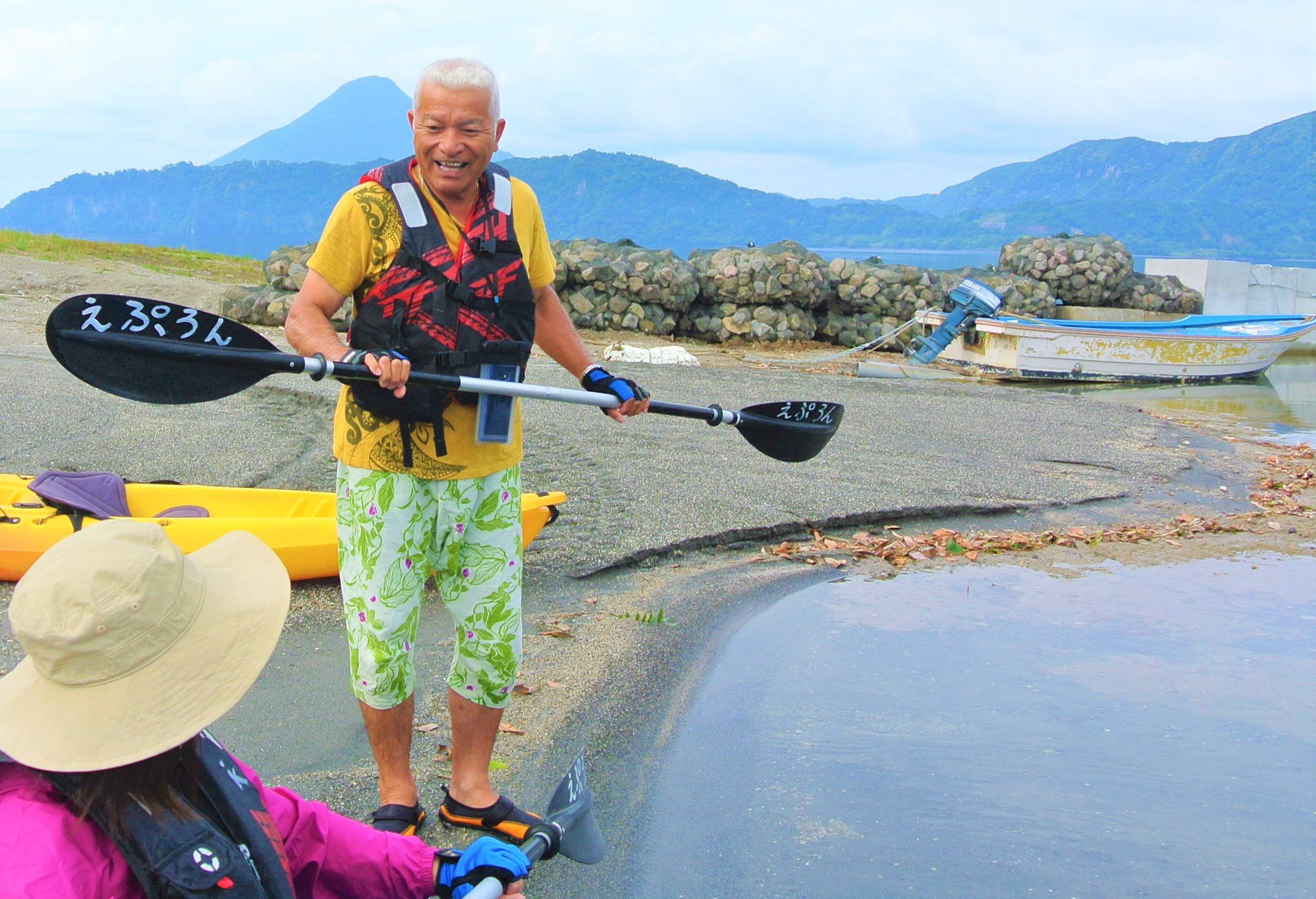 【池田湖でアクティビティ体験】インストラクター付シーカヤック体験60分間(えぷろんはうす池田/A-185)