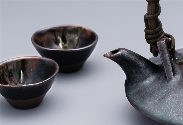 黒千代香1.5合×1個と盃2個のセット(長太郎焼/033-1252) 黒薩摩焼 工芸品 工芸 手作り 陶芸品 焼物 陶器 陶磁器 セット ぐい呑 土瓶 黒千代香 酒器 食器