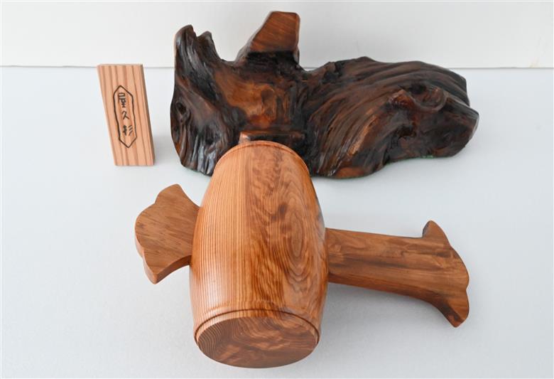 【屋久杉で創った】福を呼ぶ打ち出の小槌(大)(高橋工芸/270-1062)