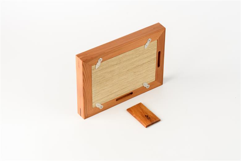 【屋久杉で創った】 写真立て(L判) (高橋工芸/016-1998) 工芸品 写真立て L判 写真 雑貨 屋久杉 杉 木 木工 木材 インテリア 装飾 家 リビング オリジナル 一点もの 手づくり てづくり 手作り 木目 手作業 職人 工芸 鹿児島 自然遺産 シック シンプル おしゃれ 小物