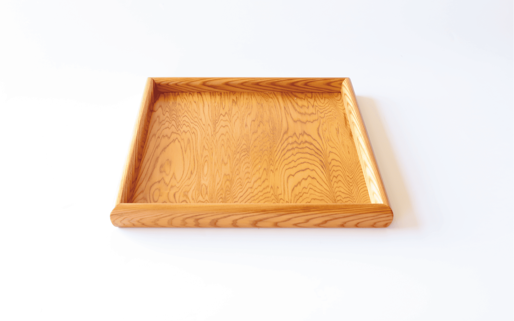 【屋久杉で創った】お盆トレー(正方形)(高橋工芸/022-1872) 工芸品 おぼん トレー おしゃれ シンプル シック 小物 キッチン 食卓 屋久杉 杉 木 木工 木材 インテリア 装飾 家 リビング オリジナル 一点もの 手づくり てづくり 手作り 木目 手作業 職人 工芸 鹿児島 自然遺産