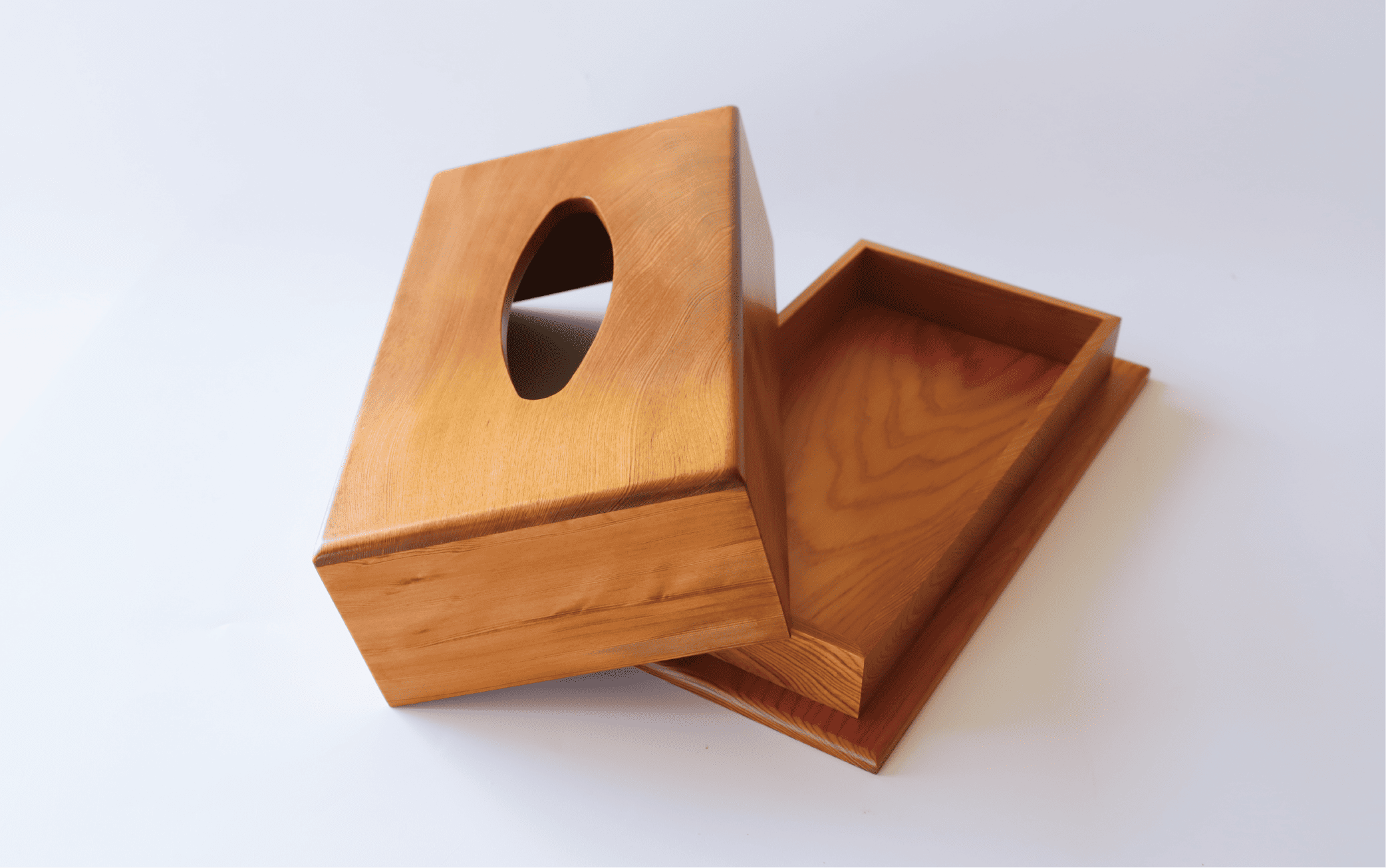 【屋久杉で創った】ティッシュボックス(高橋工芸/029-1871) 工芸品 ティッシュ ティッシュ箱 ティッシュカバー 屋久杉 杉 木 木工 木材 インテリア 装飾 家 リビング オリジナル 一点もの 手づくり てづくり 手作り 木目 手作業 職人 工芸 鹿児島  自然遺産 シック シンプル おしゃれ 小物