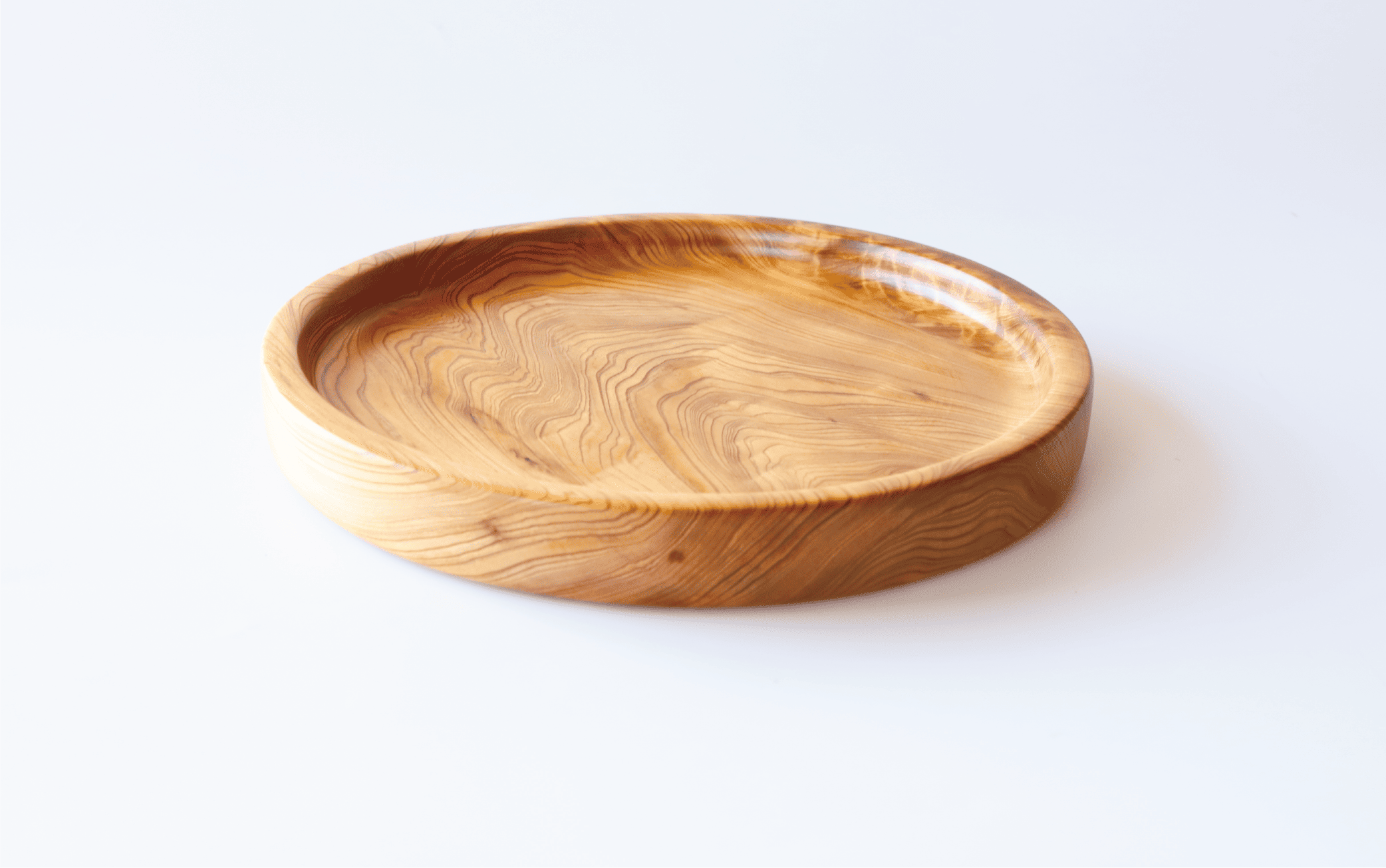 【屋久杉で創った】丸盆(直径24cm)(高橋工芸/029-1873) 工芸品 お盆 おぼん トレー キッチン 食卓 おしゃれ シンプル シック 屋久杉 杉 木 木工 木材 インテリア 装飾 家 リビング オリジナル 一点もの 手づくり てづくり 手作り 木目 手作業 職人 工芸 鹿児島 自然遺産