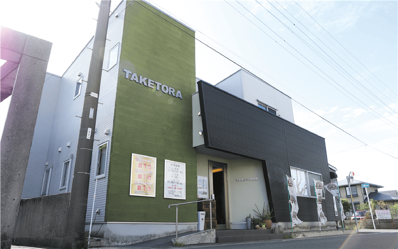 【鹿児島ラーメン王2017・2019王者】TAKETORAの黒豚餃子 18個入×3P(TAKETORA/IB104-002) 餃子 ぎょうざ ギョーザ ぎょーざ ラーメン ラーメン王 鹿児島 黒豚 黒豚餃子 オリジナル 国産 冷凍 冷凍餃子 国産豚肉 国産 簡単 お手軽 おかず おつまみ 夕飯 晩ごはん 惣菜 総菜 そうざい 弁当 業務用 特製 中華 焼き餃子 ラーメン屋 生餃子 タケトラ たけとら